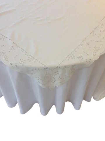 Sur-nappe ivoire avec broderie