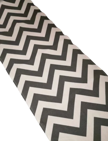 Chemin de table chevron blanc et gris 8'