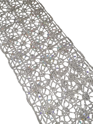 Chemin de table broderie et paillette argent 8'