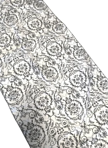 Chemin de table damassé noir et blanc 20'' x 6,5 pieds