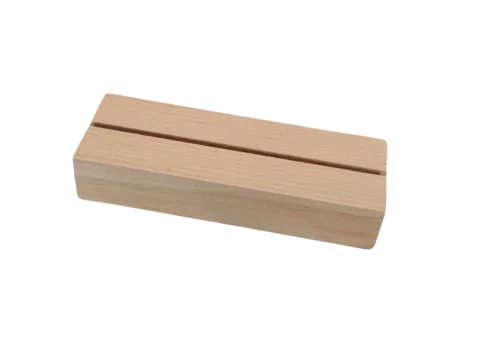 Porte numéro en bois pâle