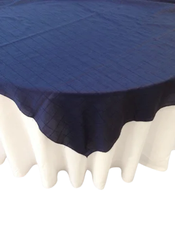 Sur-nappe bleu marin avec broderie carreauté