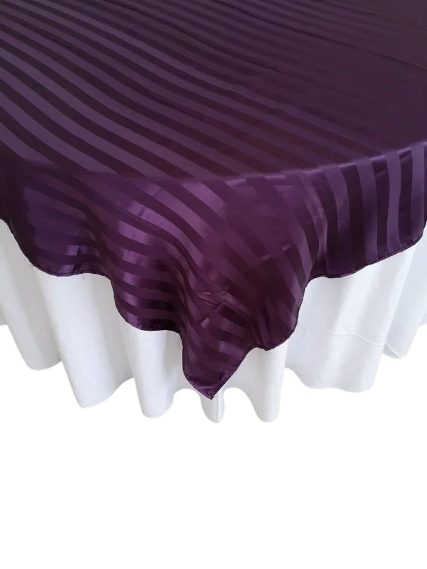 Sur-nappe 72x72 satin prune avec rayures