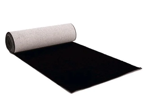 Tapis noir 25'de long x 48'' de large