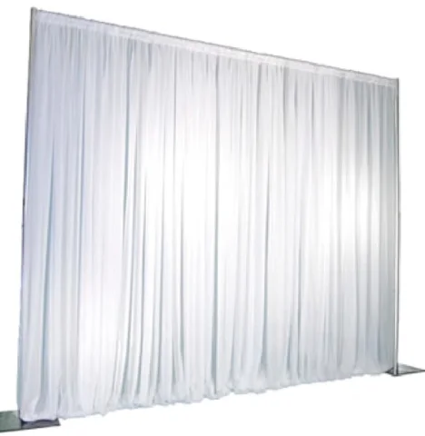 Mur auto-portant avec voilage blanc