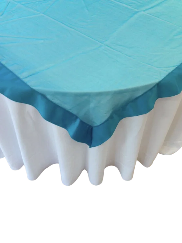 Sur-nappe organza turquoise avec contour en satin